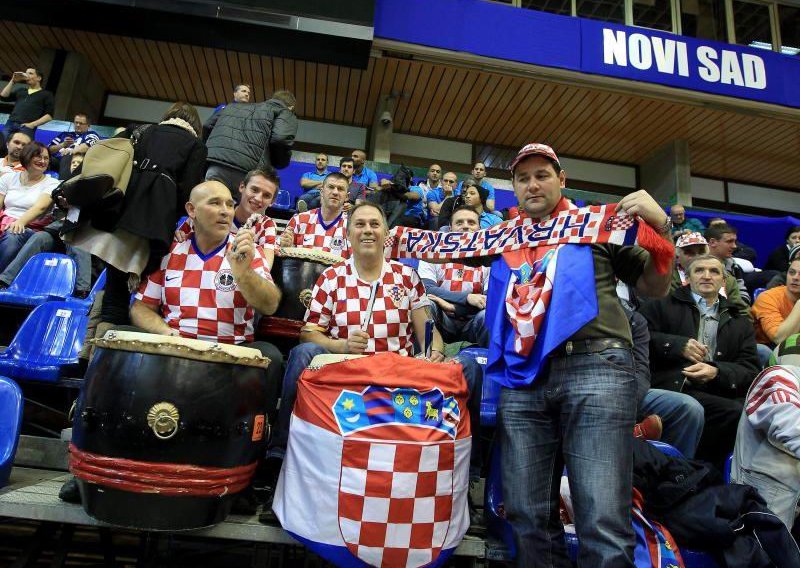 Napadnuti hrvatski navijači, jedan ozlijeđen