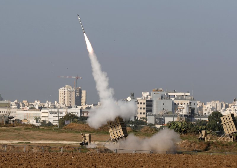 Izraelska vojska presrela rakete iz Gaze, novi napadi na Hamas