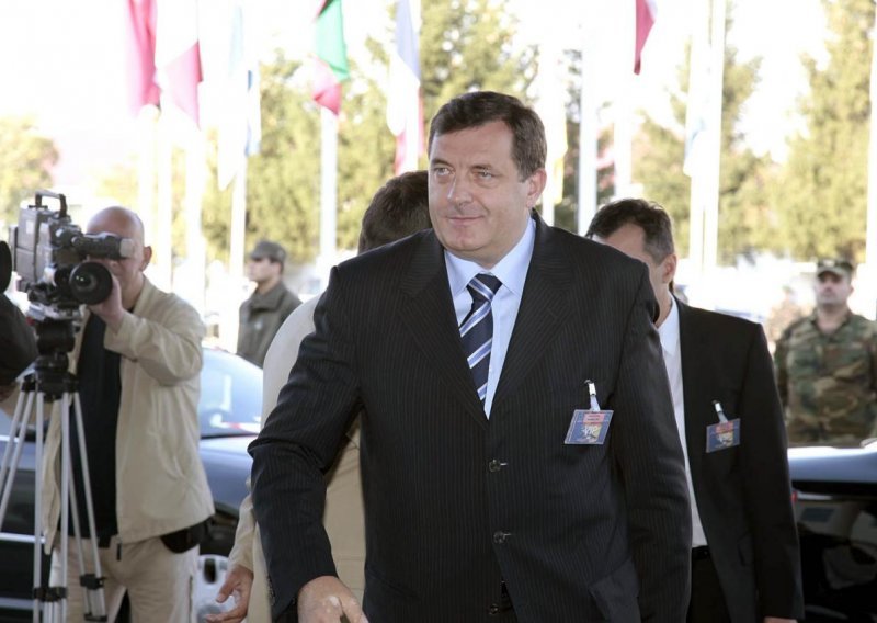 Socialist International has suspended Dodik's SNSD party