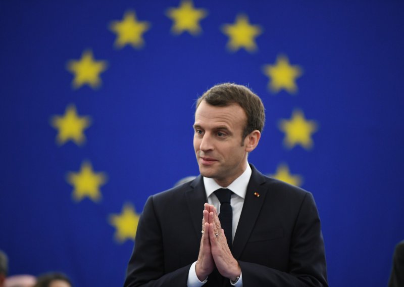 Macron: Izjava o 'moždanoj smrti' NATO-a bila je poziv na buđenje