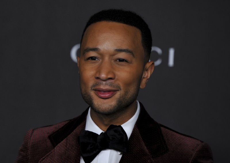 John Legend proglašen je najseksi muškarcem na svijetu, a reakcija njegove supruge urnebesna je