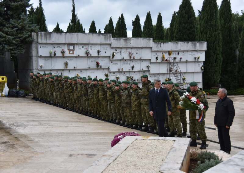 Pripadnici HV-a završili dvodnevnu hodnju kojom je obilježen povratak u Pulu