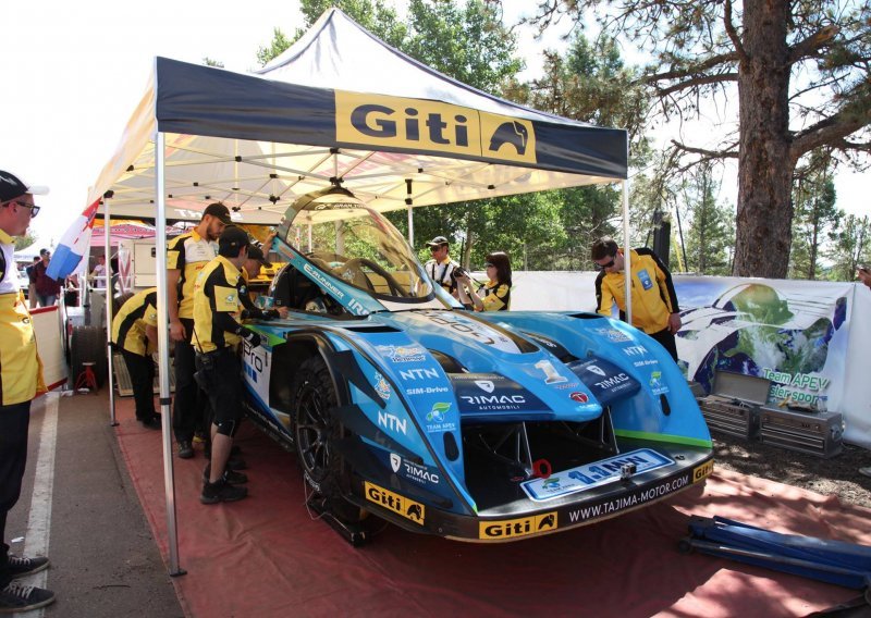 Rimac zapaprio Lexusu i Mercedesu na Pikes Peaku