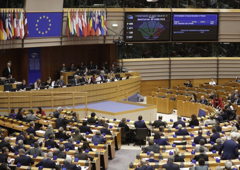 Plenarna sjednica Europskog parlamenta skraćena zbog koronavirusa