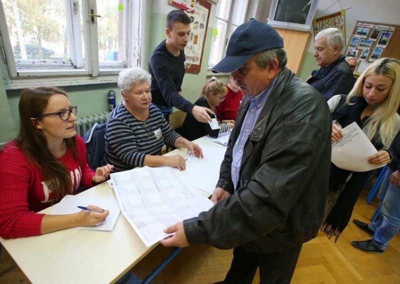 Članovima biračkih odbora uskoro 'sjedaju' naknade za rad