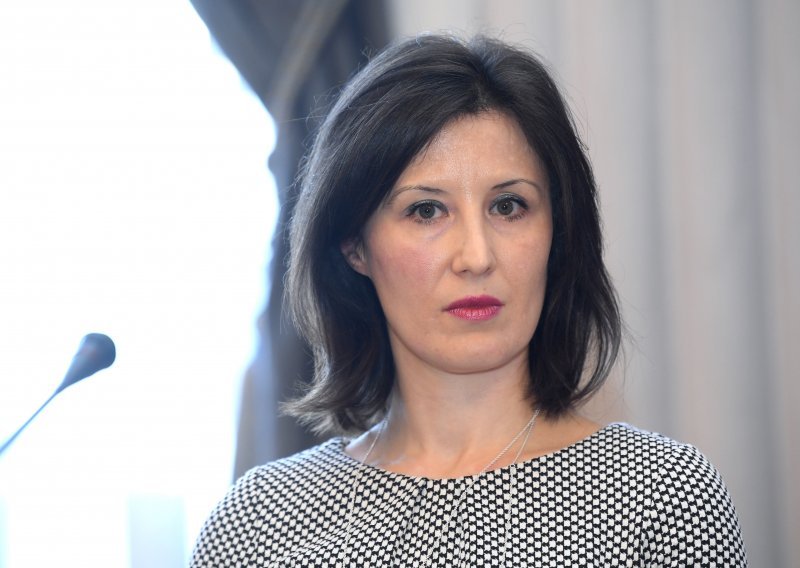 U posljednjim trenucima potpise DIP-u za predsjedničku kandidaturu predala i Dalija Orešković