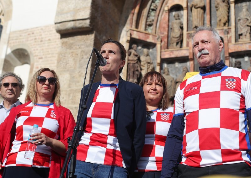 Sindikati na prosvjedu očekuju desetke tisuća ljudi, ministrica Divjak optimist: Konačno smo se izvukli iz ukopanih rovova