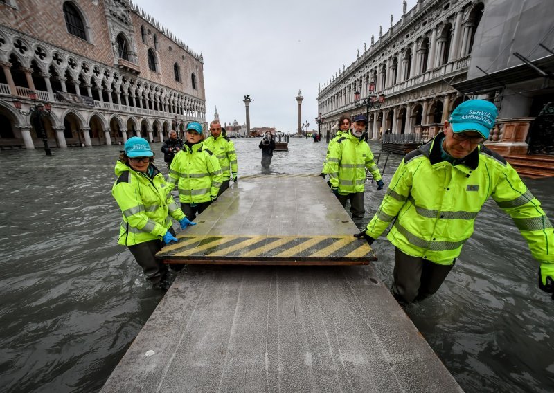 Veneciju pogodila još jedna velika plima, šteta se procjenjuje na milijardu eura