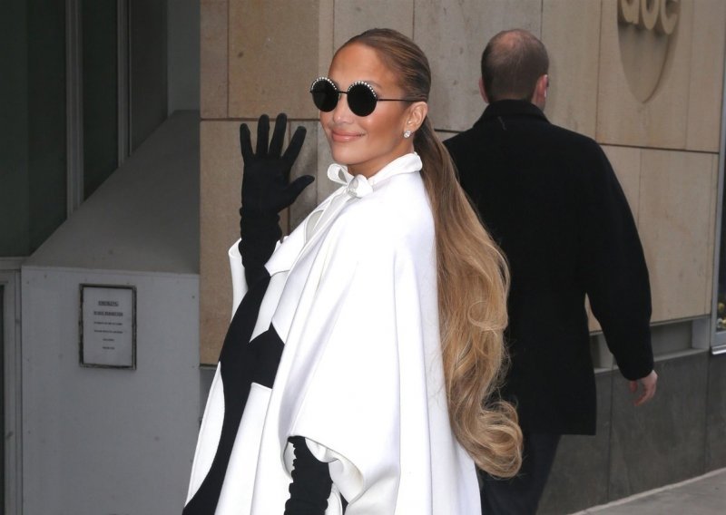 Jennifer Lopez otkrila tajnu svog stila: Ova tri omiljena modna komada pop dive podići će svaki vaš stajling