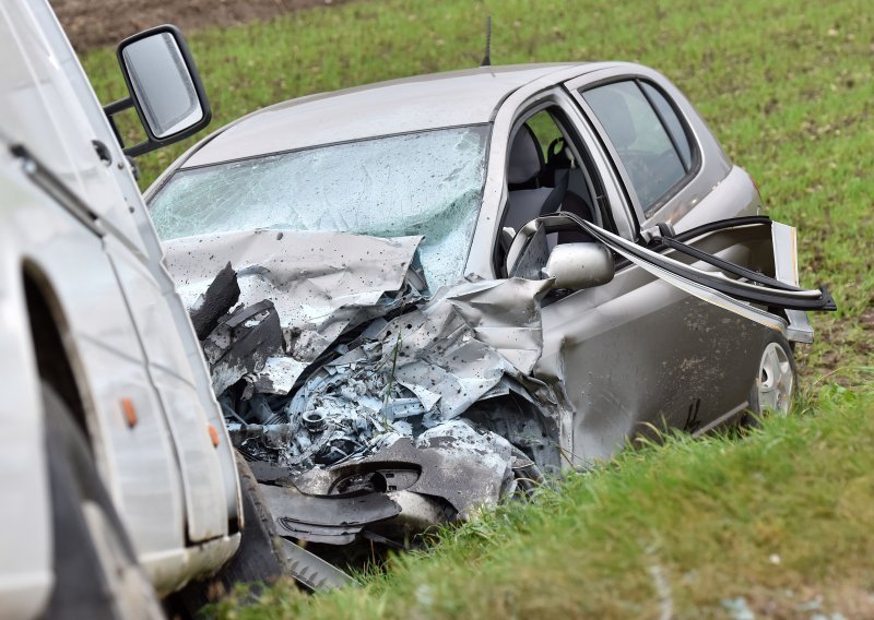 Sudar kombija i osobnog automobila kod Nedelišća; ozlijeđeni prevezeni u bolnicu