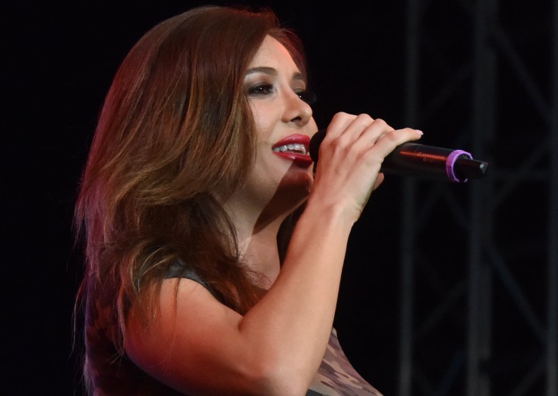 [FOTO/VIDEO] Lidija Bačić zapjevala Oliverovu legendarnu baladu i raspametila sve na društvenim mrežama