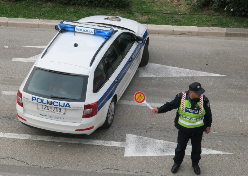 Otac mladog Splićanina uhićenog zbog divljanja po cesti: Neka ga u pritvoru, neka razmišlja!