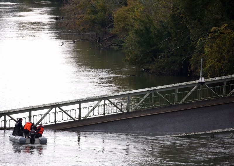 Srušio se most na jugu Francuske, poginuo 15-godišnji dječak