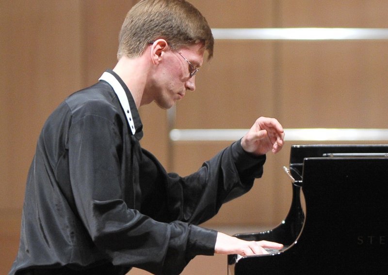 Pijanistička zvijezda Vyacheslav Gryaznov nastupa na devetom Diapason festivalu