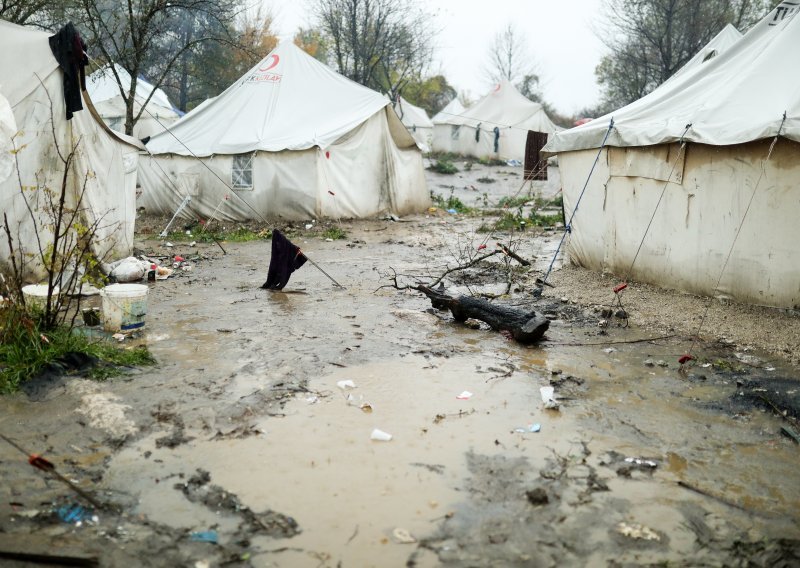 Europska komisija traži zatvaranje kampa Vučjak zbog krajnje nehumanih uvjeta, kuda će tisuće migranata?