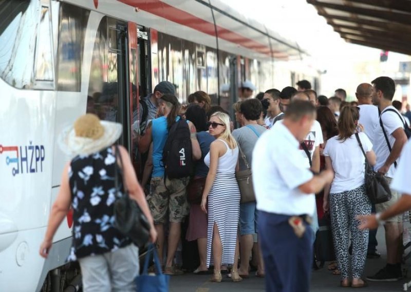 Pakao u hrvatskim vlakovima: klima ne radi, prozori hermetički zatvoreni