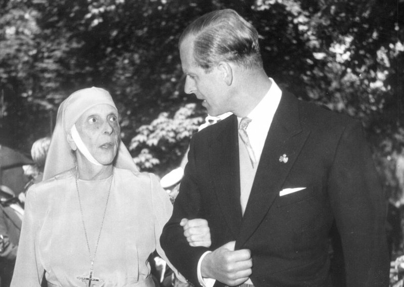Nevjerojatna životna priča svekrve kraljice Elizabete: Rodila se gluha, od šizofrenije ju je liječio Sigmund Freud, a posljednje godine provela je u odori časne sestre