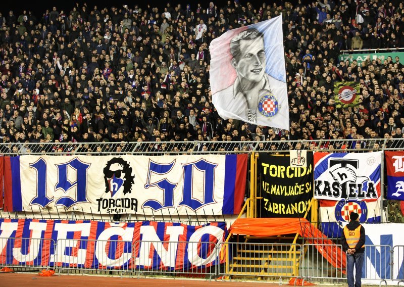 Torcida se požalila na zakon, termin utakmice s Dinamom, tretman i suca, a onda 'iz dišpeta' najavila 'desant' na Maksimir: 'Svi u Zagreb!'