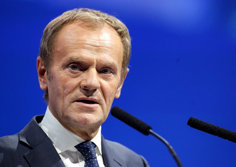 Tusk za kraj siječnja najavio odluku o suspendiranoj Orbanovoj stranci