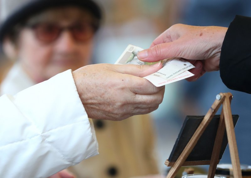 Neto plaće pale 20 kuna, no plaćaju se bonusi i topli obrok