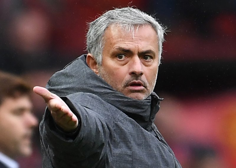 'Bomba' iz Engleske, Jose Mourinho će zeznuti Zvonimira Bobana; propada sav trud Milana