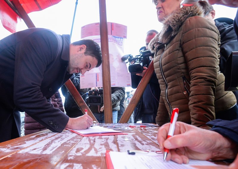SDP-ovci krenuli po potpise; Bernardić: Pod Plenkovićevim vodstvom nenormalne stvari su postale normalne