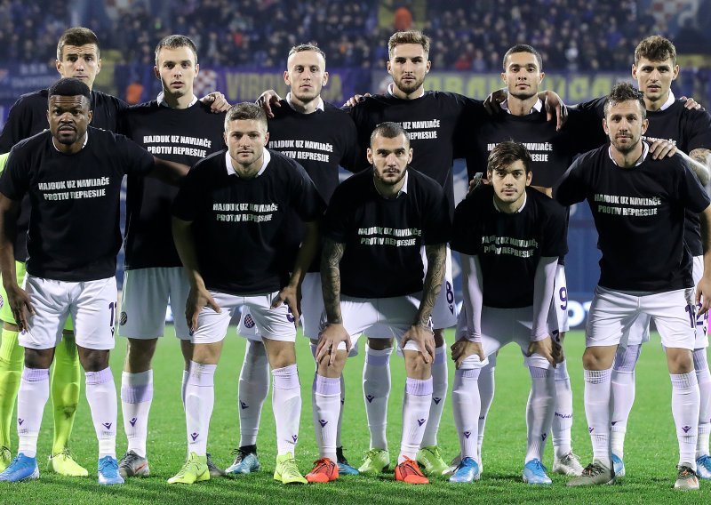 Hajdukovi igrači na terenu se pojavili sa majicama na kojima je bila poruka; evo što je pisalo...