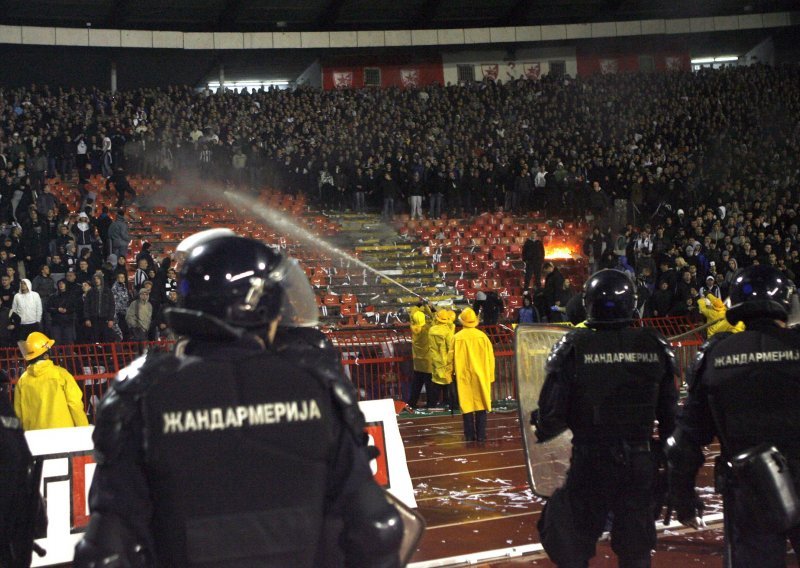 Grobari potjerani sa stadiona, platit će i Zvezda