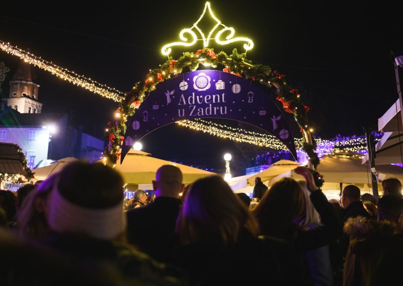 [FOTO/VIDEO] Počeo Advent u Zadru; pogledajte kako je bilo na otvorenju