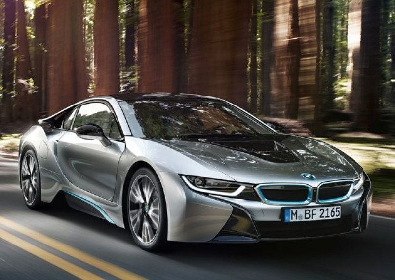 Novi BMW i8 uopće ne zvuči kao da ima samo tri cilindra