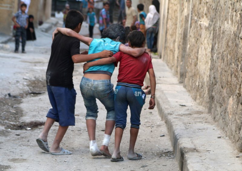 Pobunjenici ucjenama i silom onemogučavaju odlazak civila iz Alepa