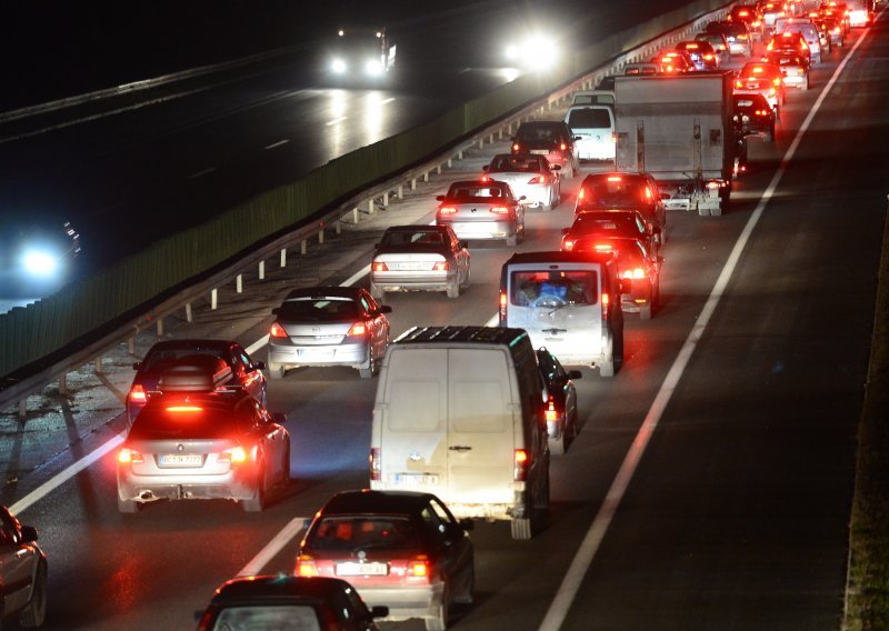 Na zagrebačkoj obilaznici kolona, na A3 zatvoren čvor Sveta Nedelja