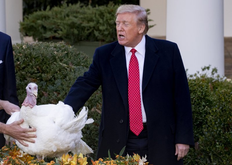 Trump pomilovao purane za Dan zahvalnosti našalivši se s opozivom