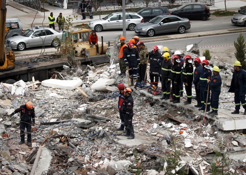 Broj žrtava potresa u Albaniji narastao na 40