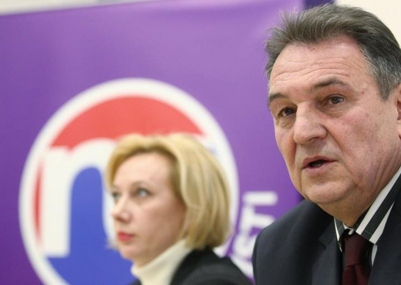 Čačić svojim izjavama razljutio Milanovića i Pusić