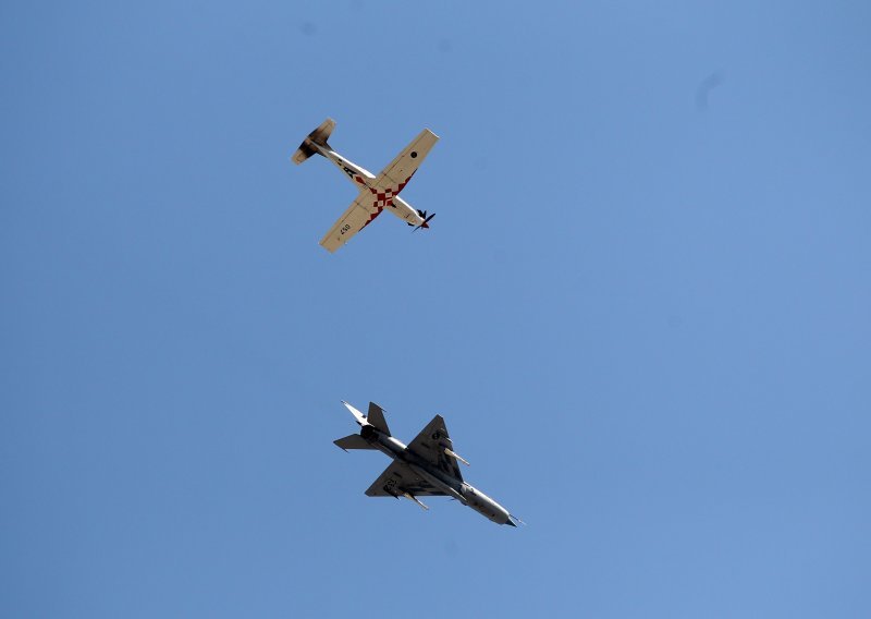 Redovite letačke aktivnosti Eskadrile borbenih aviona, moguće probijanje zvučnog zida