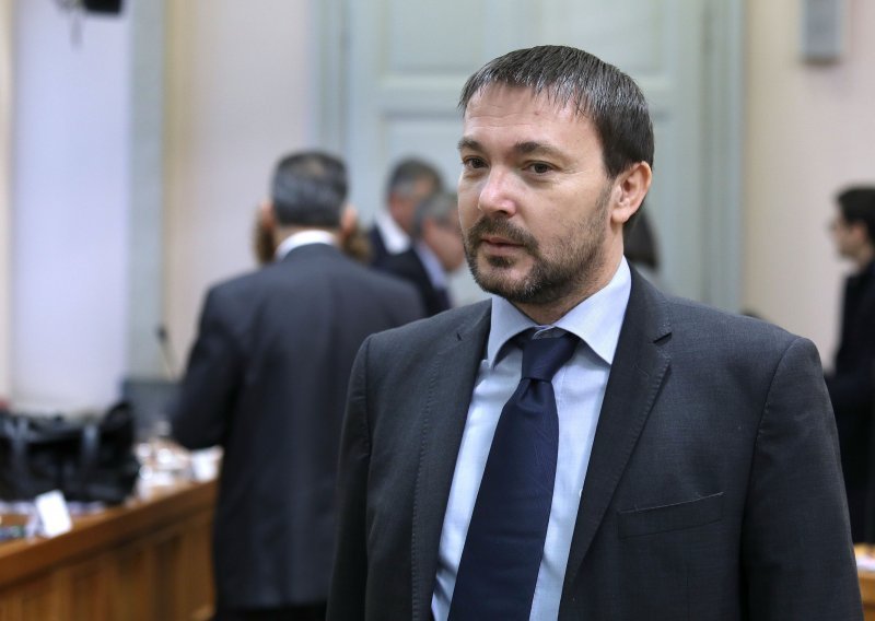 SDP skupio potpise za pokretanje opoziva ministrice Divjak: Ako je Vlada odluči braniti, prihvaćaju odgovornost za štrajk