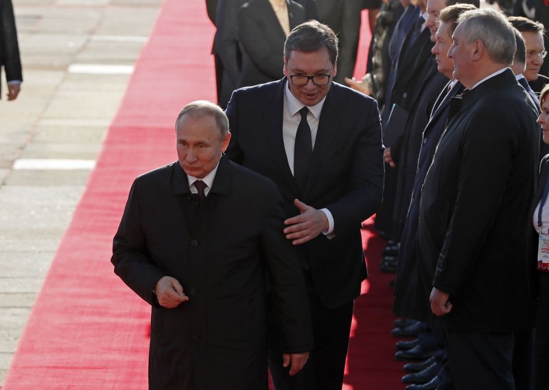 Analitičari: Uoči summita NATO-a, Srbija pijun u rukama Zapada i Rusije