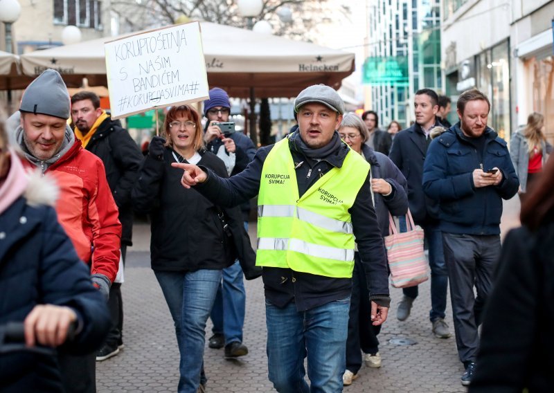 [VIDEO / FOTO] Milan Bandić počeo s koruptošetnjama Zagrebom, građane upoznavao s 'milom nam korupcijom'