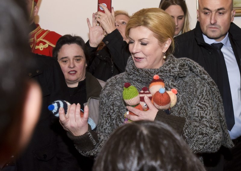 [VIDEO] Predsjednica otvorila Advent na Prekrižju: Ponosni smo na bogatu božićnu tradiciju u Hrvatskoj i želimo da je zavole i mladi