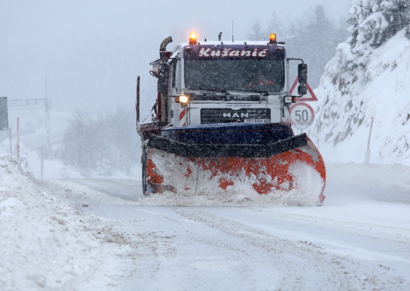 Tjedan počinje padom temperature, obilnim kišama i prvim pravim ovosezonskim snijegom, snježni pokrivač i do 20 cm