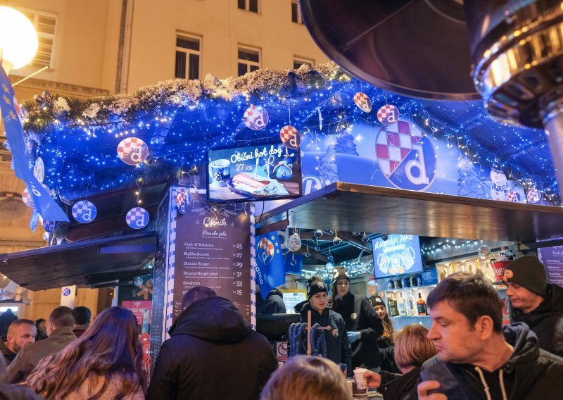 Prva momčad Dinama izazvala veliku gužvu na adventskoj kućici 'Dinamova čarolija'