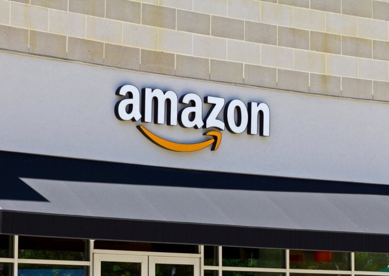 Amazon povukao iz prodaje božićne ukrase s motivima iz Auschwitza