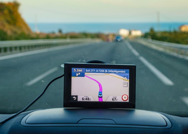 Vozač u Karlovcu koristio navigaciju, kažnjen sa 130 eura: Sud objasnio u čemu je gadno pogriješio