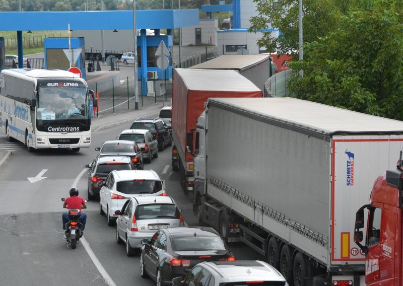 Policajci prijete štrajkom: Ako ne dobiju više koeficijente, granični prijelazi će biti paralizirani