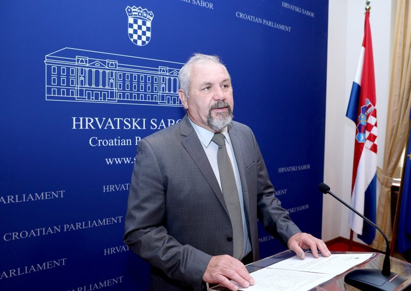 Inicijativu Hrvatske stranke umirovljenika podržali predsjednici SDP-a i HSS-a