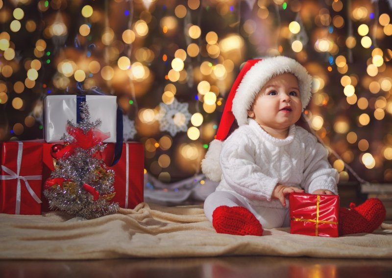 Danas vam darujemo dva Frakturina hit izdanja, Otkriveno blago igračku -jastučić i Pearhead božićnu kuglicu s otiskom