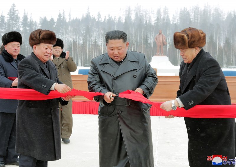 [VIDEO] Kim Jong-un svečao otvorio socijalističku utopiju koju su besplatno gradili omladinci u zamjenu za pristup fakultetima