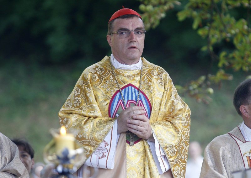 Bozanić zabranio političke skupove u crkvama