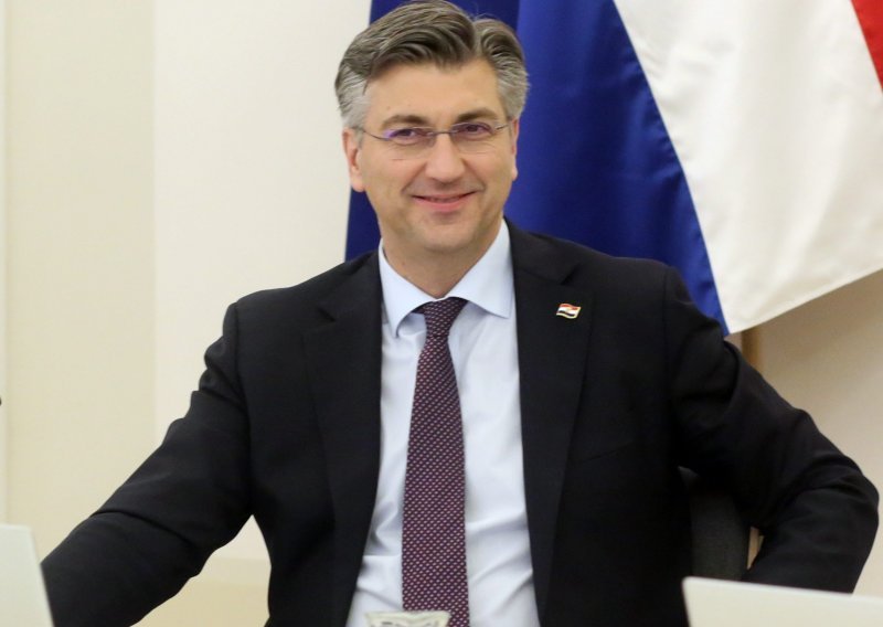 Premijer Plenkoviću: Ova Vlada je u stalnom kontaktu sa Slavonijom, imamo projekte vrijedne 11,5 milijardi kuna